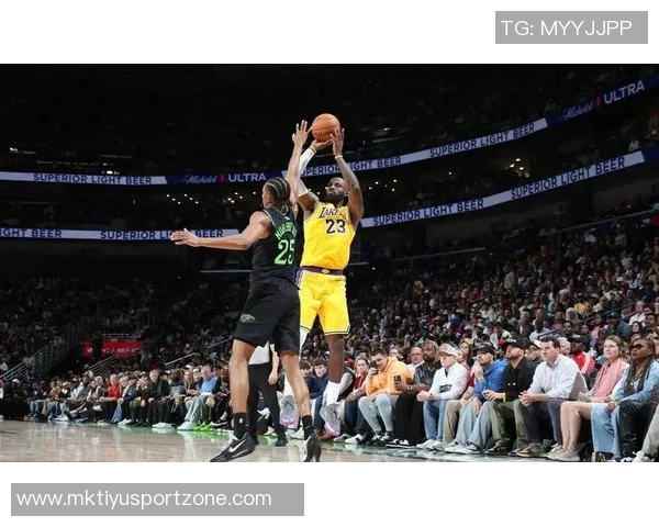 墨菲表现全面却手感不佳17投7中三分球失准仍砍下21分7篮板8助攻 墨菲表现全面却手感不佳17投7中三分球失准仍砍下21分7篮板8助攻