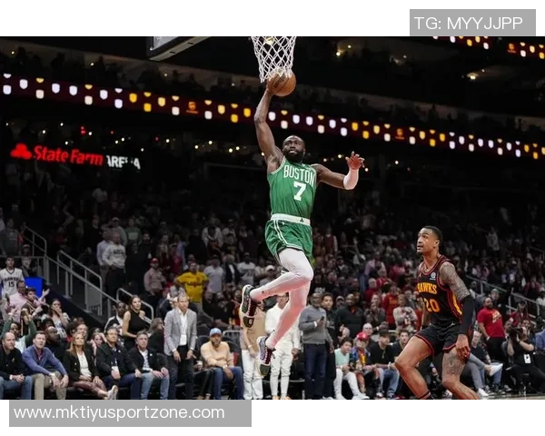 杰伦布朗:全力以赴展现自我同时激励身边队友共同进步 杰伦布朗:全力以赴展现自我同时激励身边队友共同进步